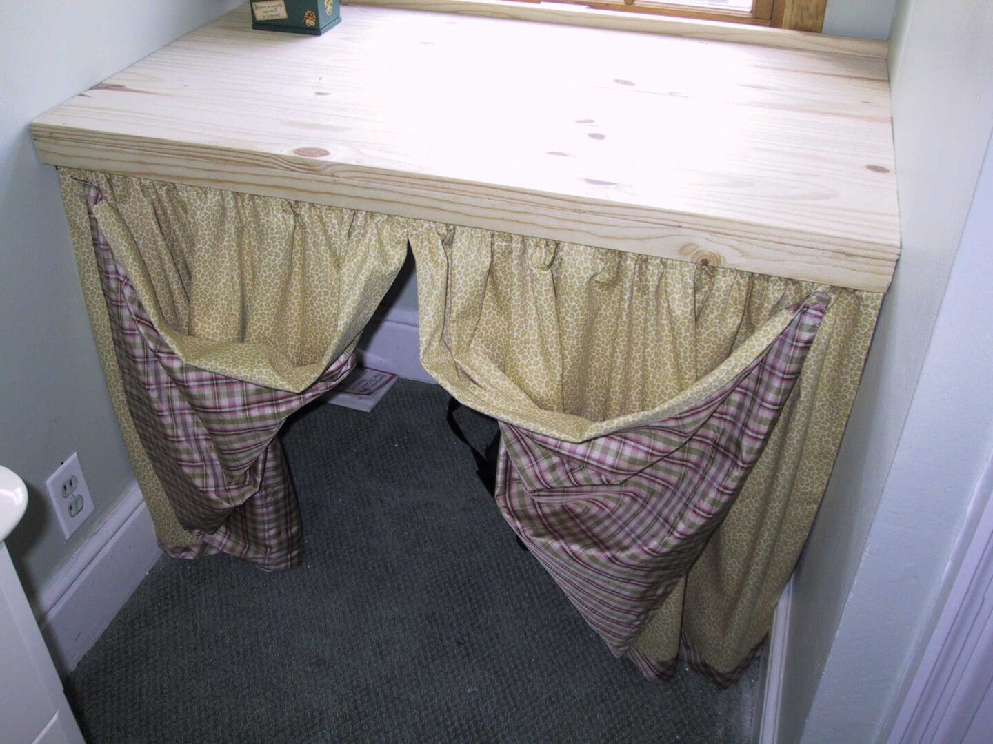 Desk-skirt